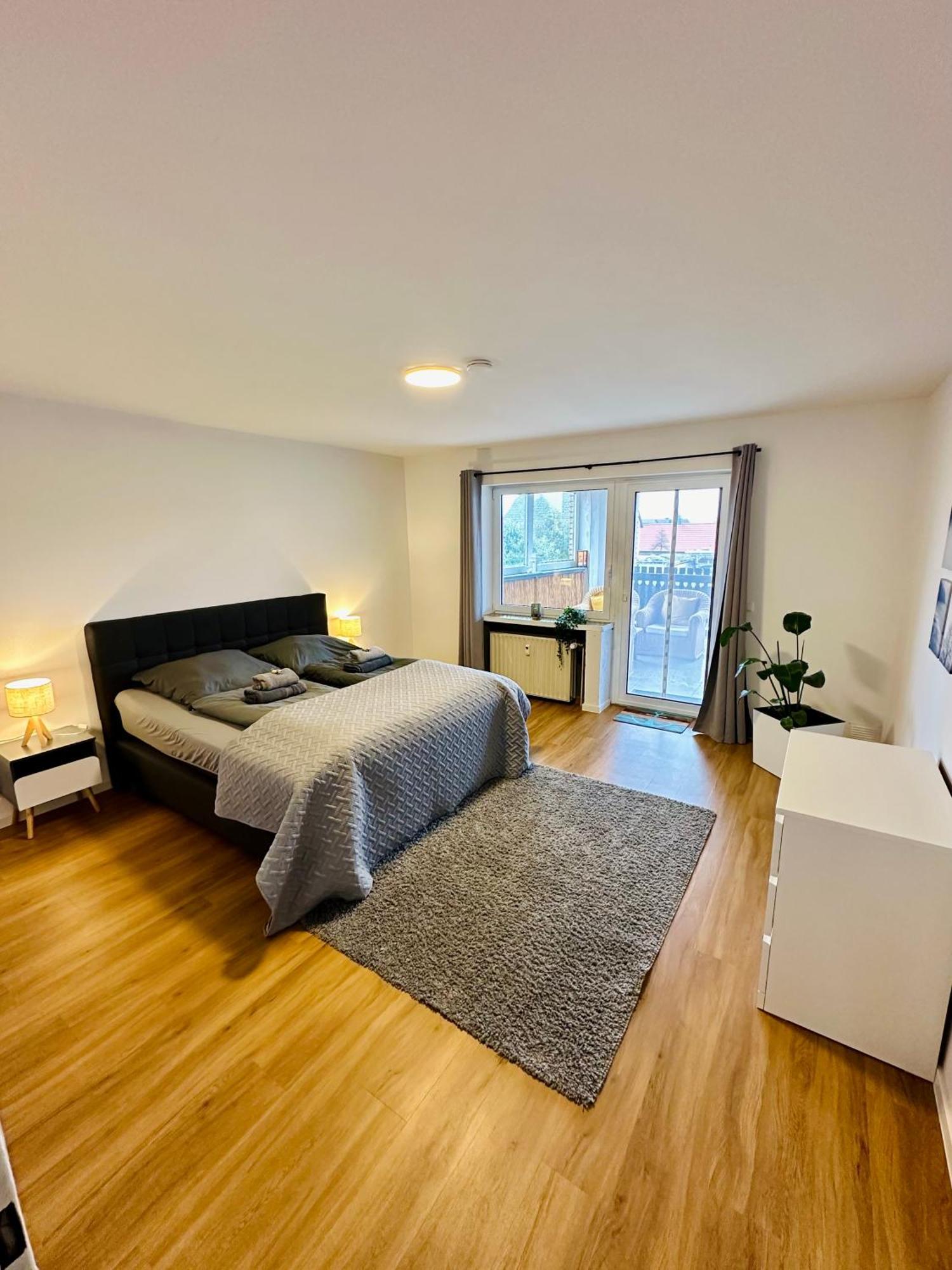 Traumhafte 115 Qm Ferienwohnung Am Steinhuder Meer, Ruhig, Komfortabel, Loggia, Parkplatz, Wifi Wunstorf Exterior photo